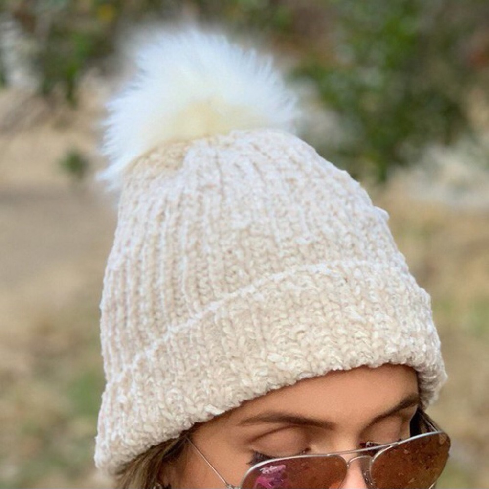 CLEARANCE‼️Chenille Pom Pom Beanie-Ivory - Picture 5 of 5